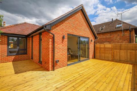 2 bedroom bungalow for sale, Station Road, Liss, Hampshire, GU33
