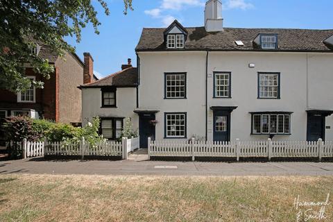 100 High Street, Epping, CM16 4AF