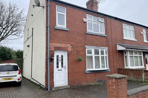 3 bedroom end of terrace house to rent, Hirst Avenue, Worsley M28
