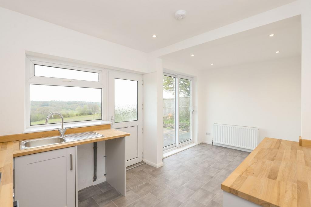 Wingerworth, Chesterfield S42 3 bed property for sale £280,000