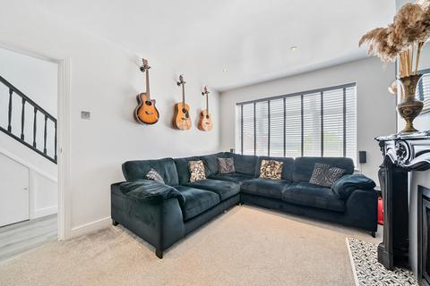 22 Coombfield Drive, Dartford, DA2 7LQ