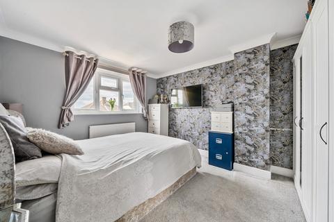 22 Coombfield Drive, Dartford, DA2 7LQ