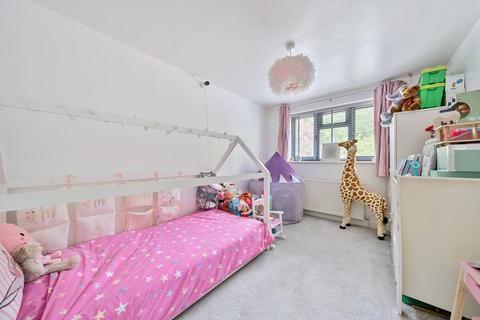 22 Coombfield Drive, Dartford, DA2 7LQ