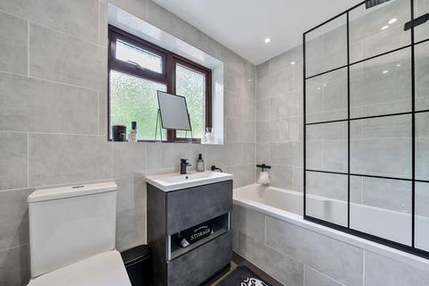 22 Coombfield Drive, Dartford, DA2 7LQ