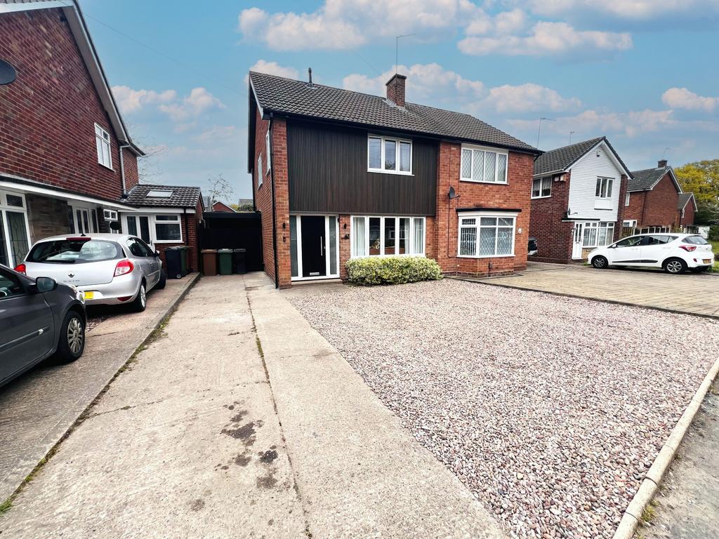 Woodside Way, Willenhall 3 bed semidetached house £250,000