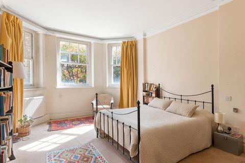 4 bedroom flat for sale, Oakwood Court, London