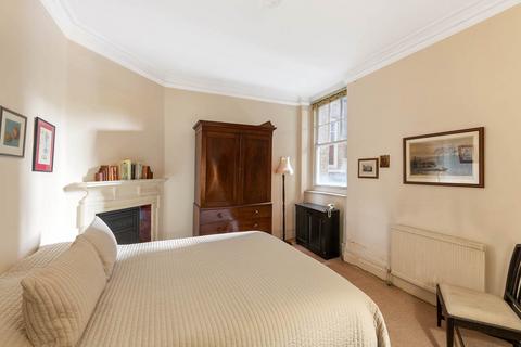 102 Oakwood Court, London, W14 8JZ