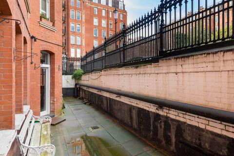 102 Oakwood Court, London, W14 8JZ