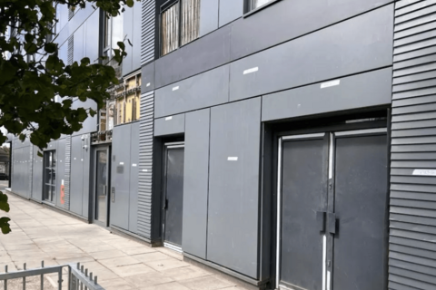 Retail property (high street) to rent, Croydon, SW17
