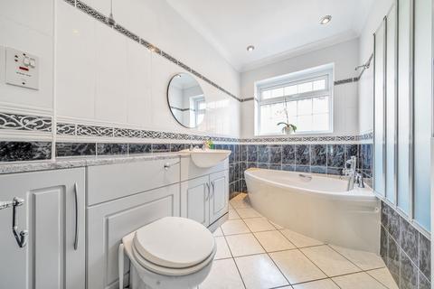 1 Harwell Close, Ruislip, HA4 7EA