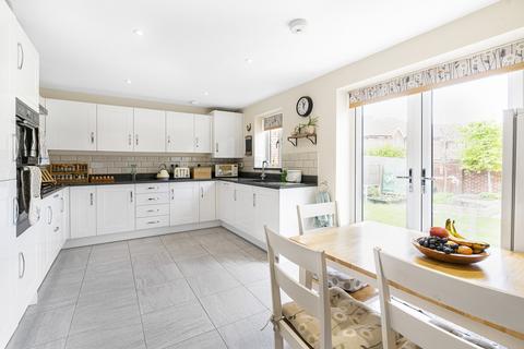 4 bedroom detached house for sale, Whitfield Gardens, East Hanney, OX12