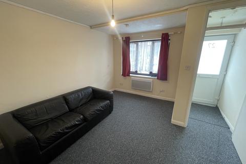 1 bedroom flat to rent, Barnes Avenue, Southall, Greater London, UB2