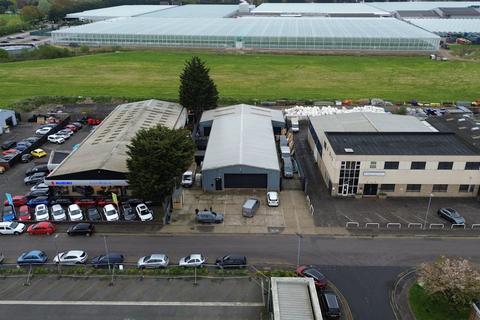 Industrial unit to rent, Lyon Way, St. Albans, AL4 0LB