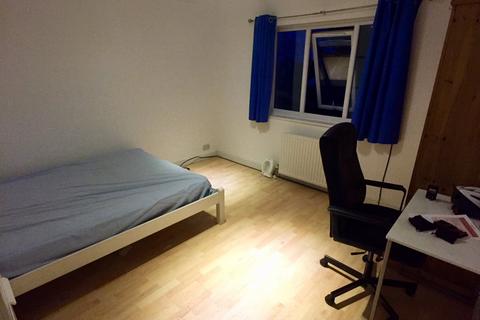 1 bedroom in a house share to rent, Double Room, Milton Rd, Cambridge, CB4