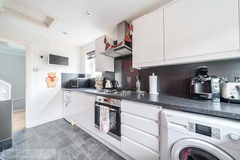 70 Avison Road, Huddersfield, HD4 5TL