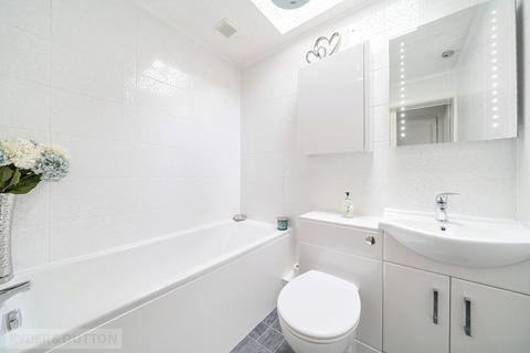 70 Avison Road, Huddersfield, HD4 5TL