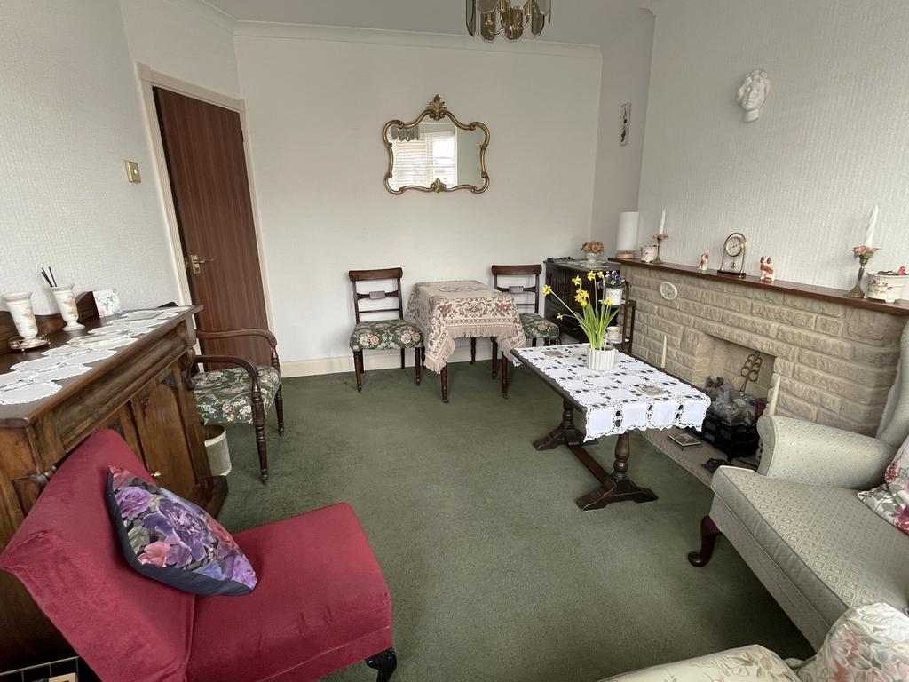 King Edward Avenue, Dartford, Kent... 3 bed semidetached house for