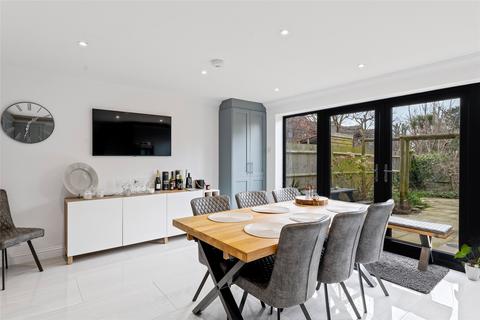 2 Howard Place, Reigate, RH2 9NP