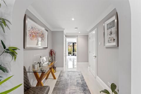 2 Howard Place, Reigate, RH2 9NP