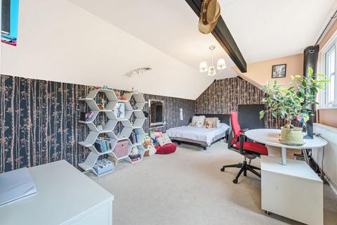 5 bedroom bungalow for sale, Finchampstead, Wokingham RG40