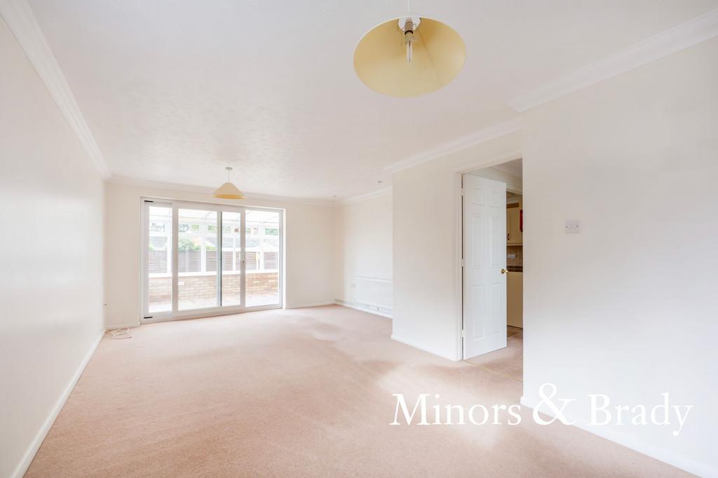 Heron Gardens, Stalham 3 bed detached bungalow to rent £1,100 pcm (£