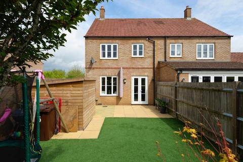 3 bedroom semi-detached house for sale, Southdown Close, Kingsnorth