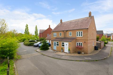 3 bedroom semi-detached house for sale, Southdown Close, Kingsnorth