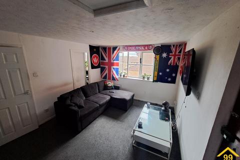 Studio for sale, Conway Gardens, Grays, RM17