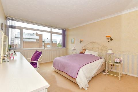 2 bedroom flat for sale, The Bowls, Chigwell, Essex