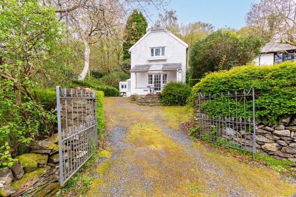 Nantmor, Caernarfon, Gwynedd, LL55 3 bed detached house for sale £310,000
