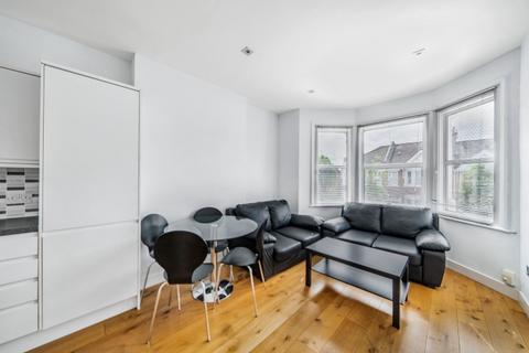 2 bedroom apartment to rent, Kings Road London NW10