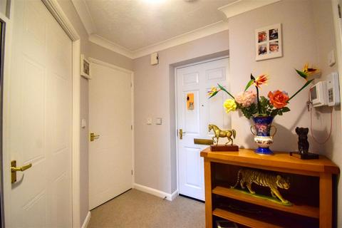 1 bedroom apartment for sale, Connaught Avenue, Frinton on Sea CO13