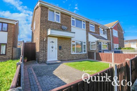 3 bedroom end of terrace house for sale, Chiltern Approach, Canvey Island, SS8