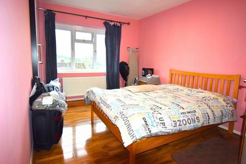 3 bedroom semi-detached house to rent, Colne Road, High Wycombe HP13