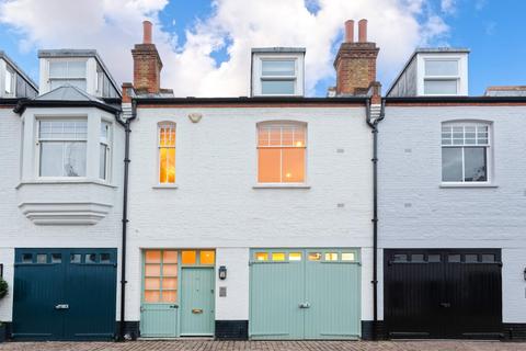 4 bedroom terraced house to rent, Pont Street Mews, Knightsbridge, London, SW1X