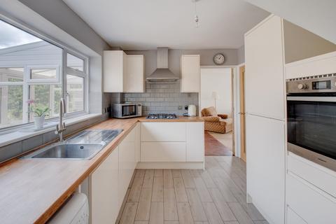 6 Hinton Fields, Bournheath, Bromsgrove, B61 9HR