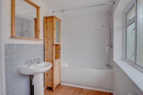 6 Hinton Fields, Bournheath, Bromsgrove, B61 9HR
