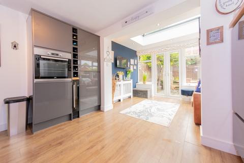 19 Ledbury Grove, Leeds, LS10 4RZ