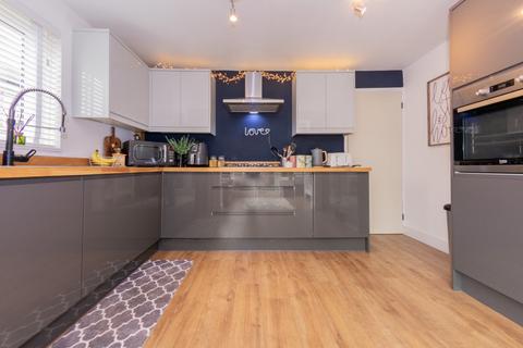 19 Ledbury Grove, Leeds, LS10 4RZ