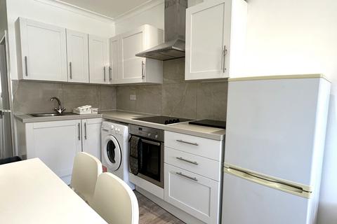 1 bedroom flat to rent, Firs Lane, Palmers Green N13