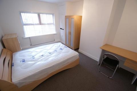4 bedroom apartment to rent, Oakshott Court, Polygon Road, London, NW1