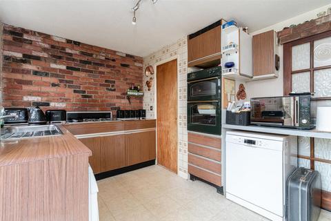 2 bedroom semi-detached house for sale, Saltash Close, Loudwater, HP13