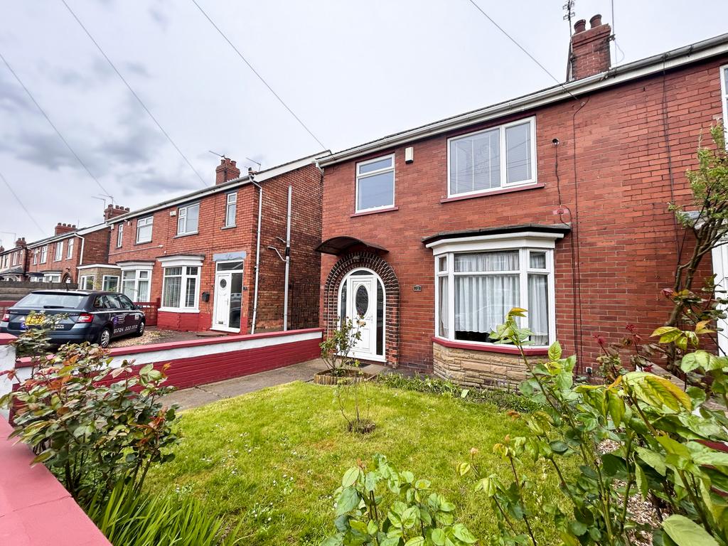 Expansive Family Haven: 3 Bed Semi Detached Home