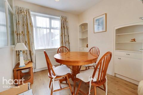 8 Calder Gardens, Edgware, HA8 5PT