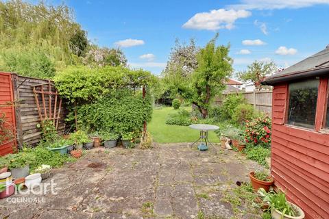 8 Calder Gardens, Edgware, HA8 5PT