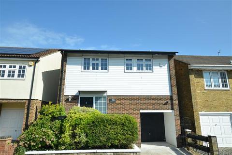 4 bedroom detached house to rent, Westbury Lane, Buckhurst Hill, IG9