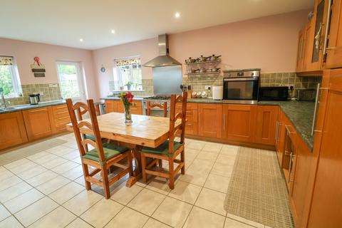 4 bedroom detached house for sale, Hadfield Road, Glossop SK13