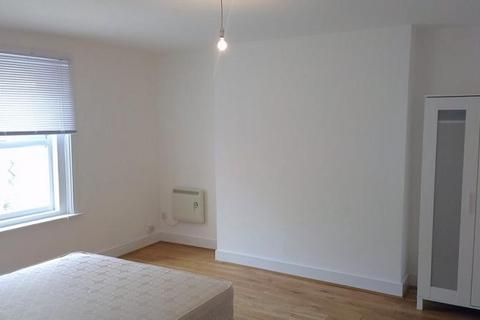 2 bedroom flat to rent, Clarendon Road, Southsea PO4