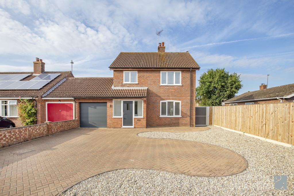 Moorfield Road, Mattishall 3 bed detached house for sale £400,000