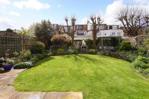4 Wilton Crescent, London, SW19 3QZ